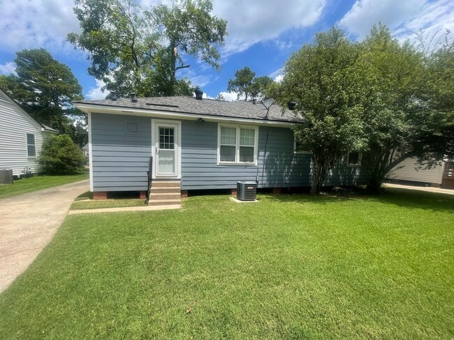 Building Photo - Broadmoor Gem! Move In Ready So Hurry!