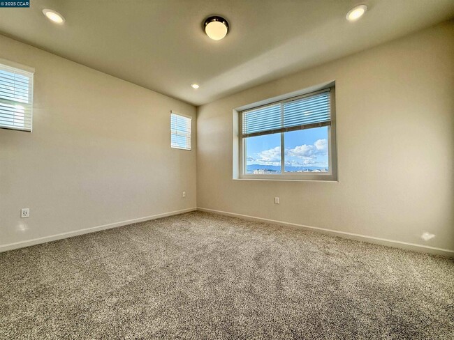 Building Photo - 626 Shefford Dr