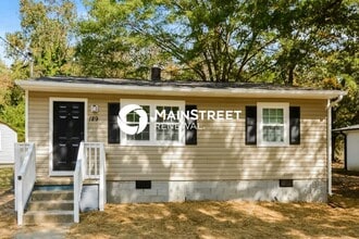 Building Photo - 2 Bedroom Pet-Friendly Home in Hillsborough, NC with Main Street Renewal