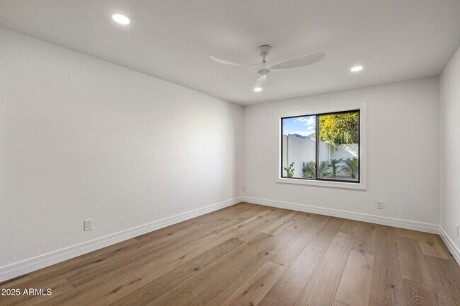 Building Photo - 7339 E Solano Dr