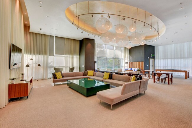Building Photo - Turnberry Towers 2705W-City/Golf Course Views from this Stunning 1Bd/1.5Ba Residence