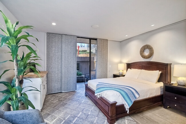 Building Photo - 190 Del Mar Shores Terrace