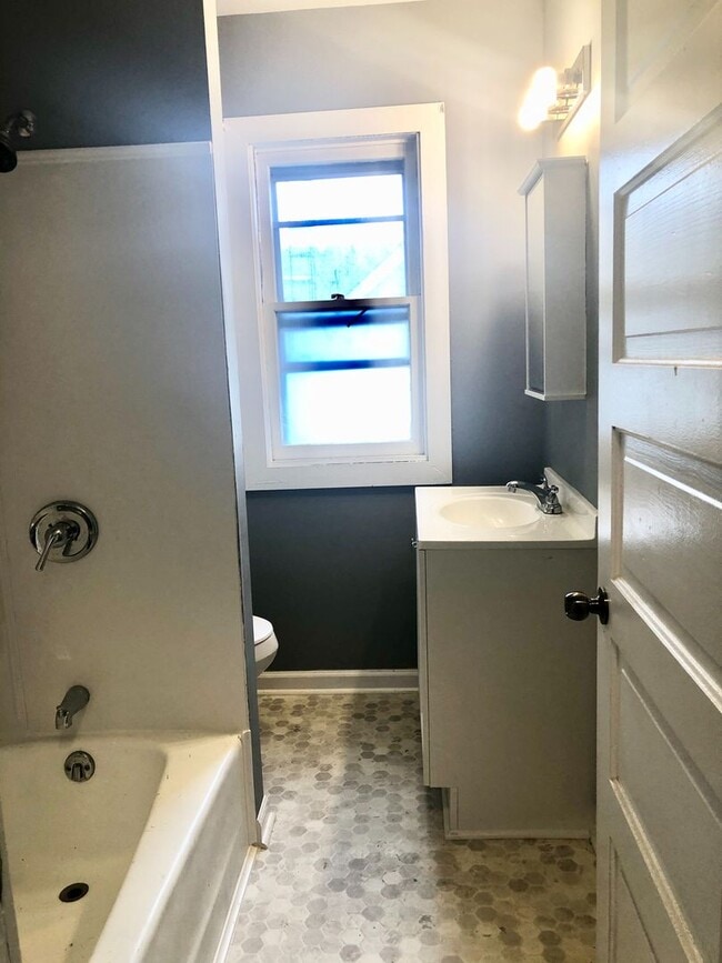Building Photo - Charming Completely Remodeled Home!