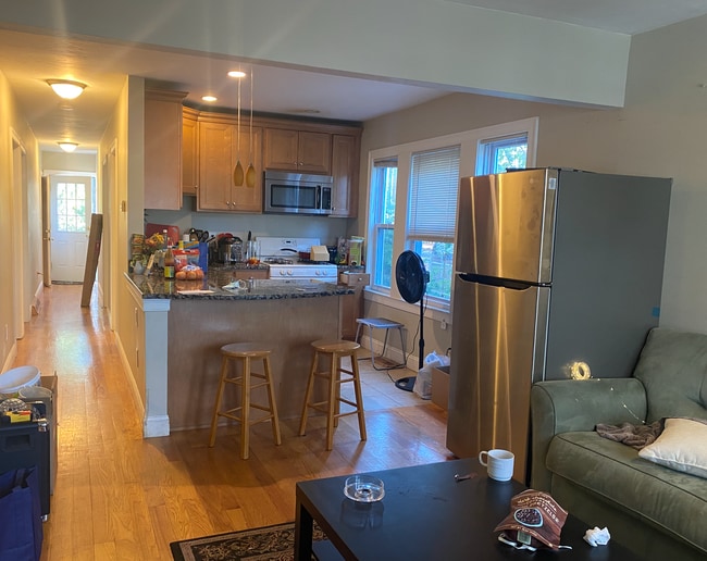 Building Photo - 27 Fairfax St