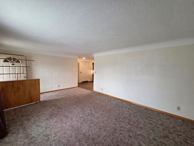 Building Photo - Well-Maintained 3BR Home – Garage + Washer/Dryer, dishwasher Included