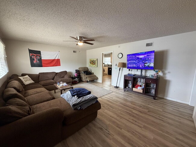 Building Photo - Spacious 4 Bed 2 bath in Central Lubbock!