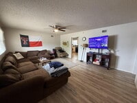 Building Photo - Spacious 4 Bed 2 bath in Central Lubbock! $250 visa gift card move in Special!