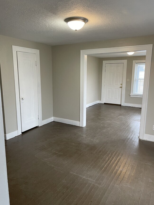 Building Photo - 299 N State St