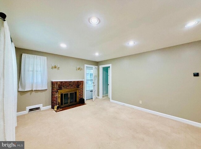 Building Photo - 907 Heron Dr