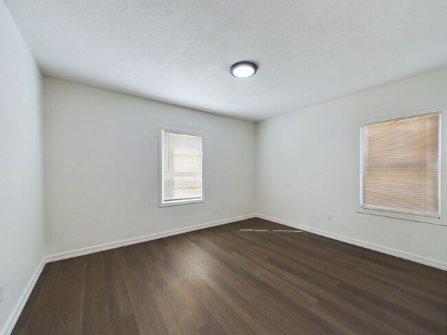 Building Photo - 8600 Countryshire Ln