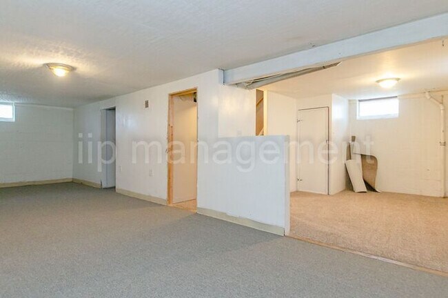 Building Photo - 4 Bedroom 2 Bath Cape Cod in Maple Hts