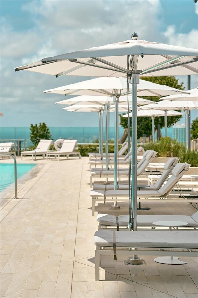 Building Photo - 300 Biscayne Blvd Way