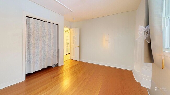 Building Photo - 5 bedroom, 1.75 bathroom house (29 East Terrace)