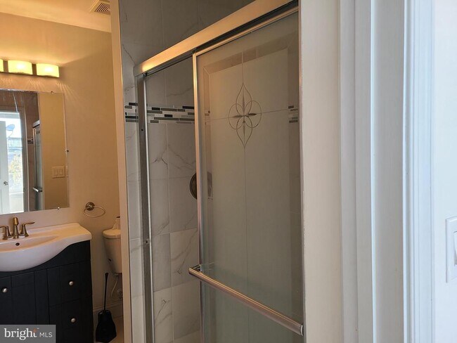 Building Photo - 250 S Washington St