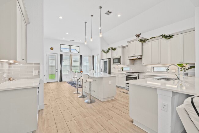 Building Photo - 10718 Blossom River Dr