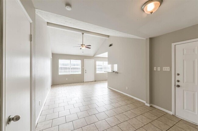 Building Photo - 5339 Castlecreek Ln