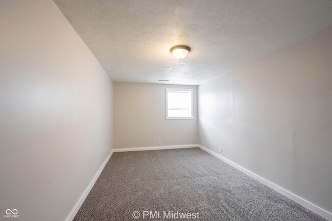 Building Photo - 3125 Clover Dr