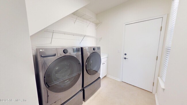 Building Photo - 10061 Vineyard Lake Rd E