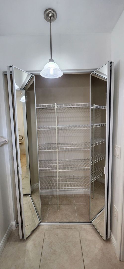 Building Photo - Beautifully updated 3-bedroom, 2.5-bath home in a picturesque country setting