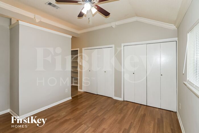 Building Photo - 8518 Pearl Lake Dr