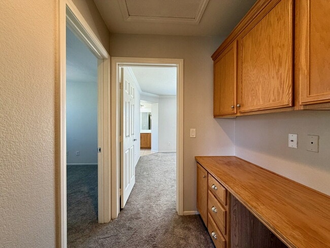 Building Photo - GATED 3 BED 2.5 BATH 1 CAR GARAGE SINGLE FAMILY HOME WITH COMMUNITY POOL