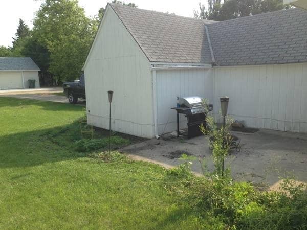 Building Photo - Great location 4 bedroom, 2 bathroom house...