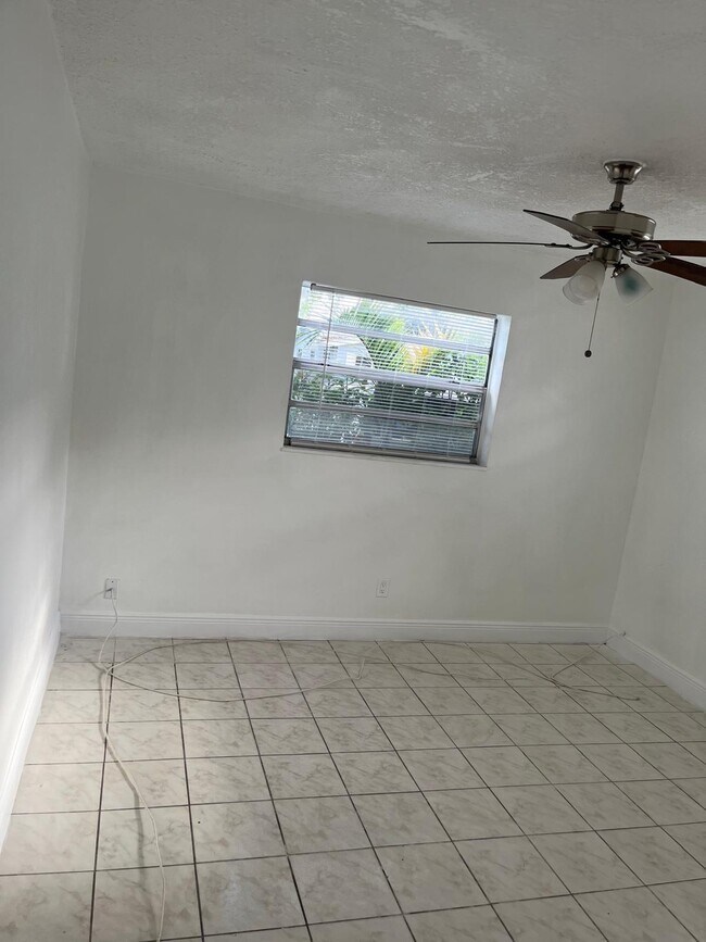 Building Photo - 5311 NW 16th Ct