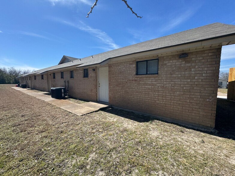 Building Photo - 715 N 20th St