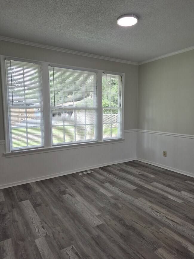 Building Photo - 812 Cherokee Ave