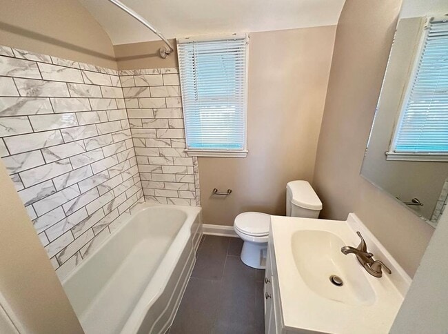 Building Photo - Rancher Style Single Family Home