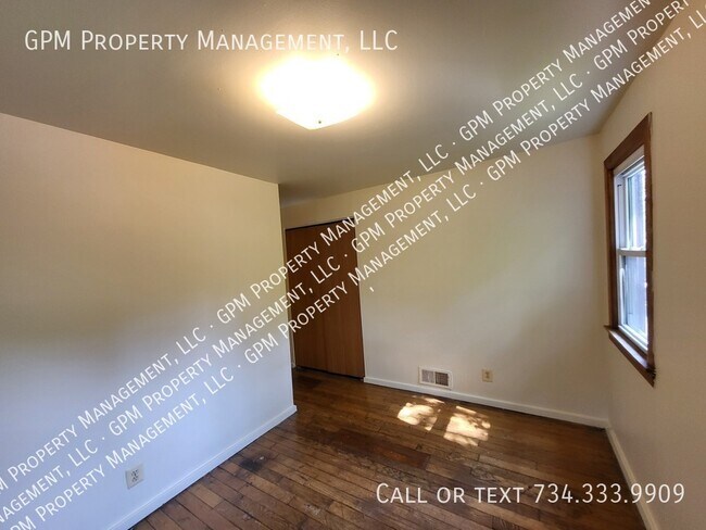 Building Photo - 2310 Deerfield Ct