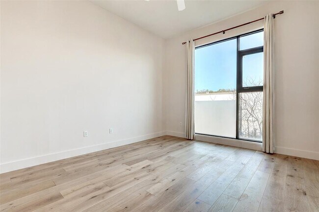 Building Photo - 2525 S Lamar Blvd