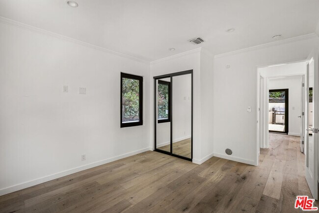 Building Photo - 2425 Rinconia Dr