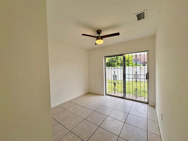 Building Photo - 20421 NW 32 Ct