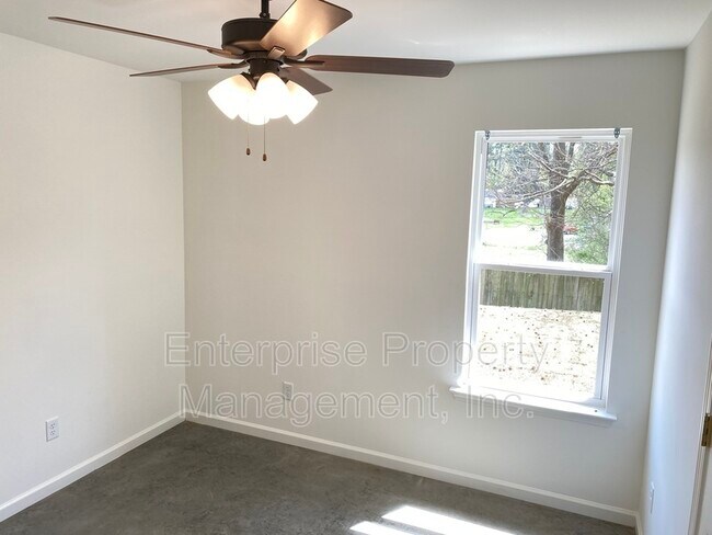 Building Photo - 2963 Lake Park Rd