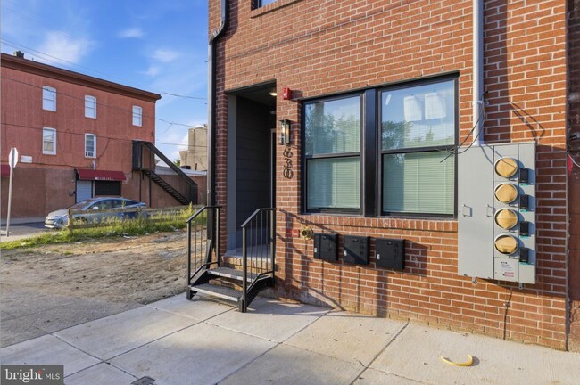 Building Photo - 630 W Cumberland St