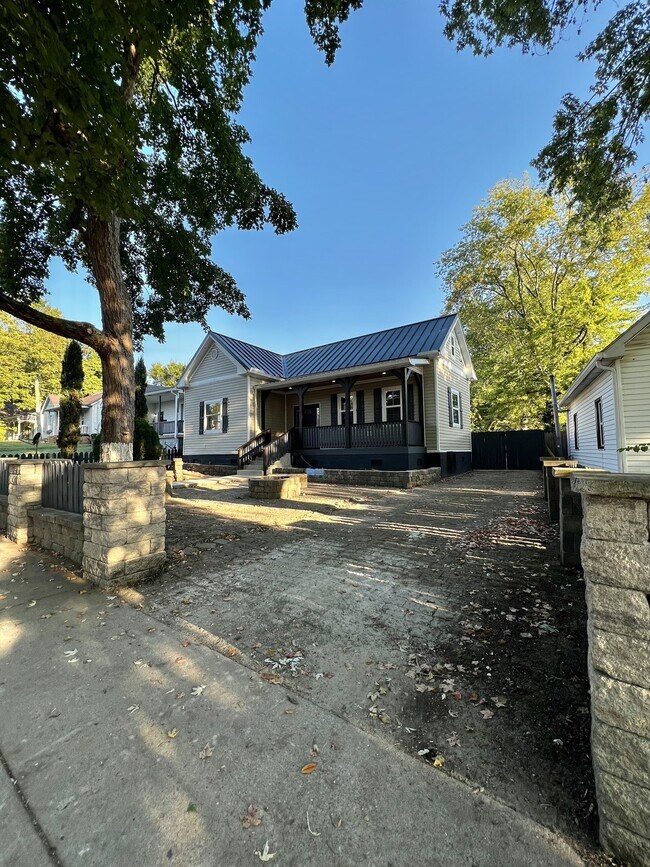 Building Photo - 947 Clark St