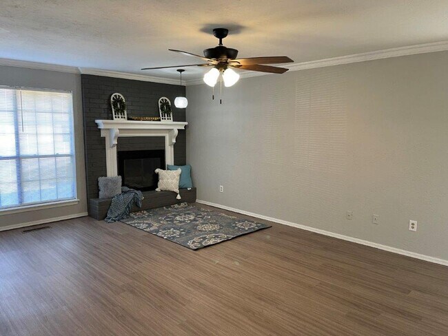 Building Photo - Remodeled , modern and lots of New in Moor...