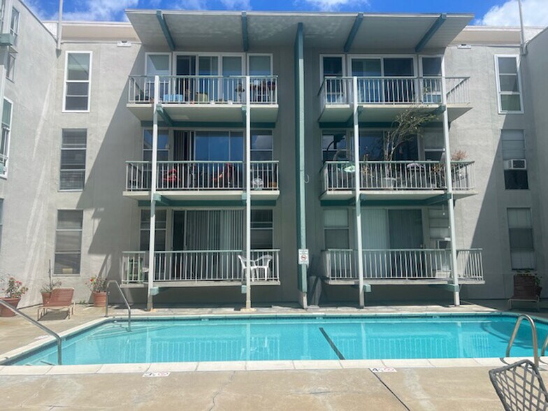 Building Photo - 811 York St