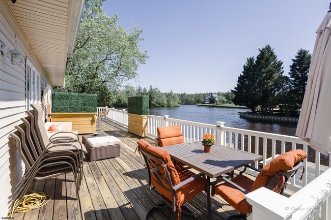 Building Photo - 5143 Venice Ave