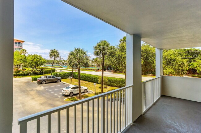 Building Photo - 950 Ponce De Leon Rd