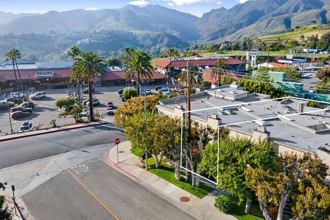 Building Photo - 6502 Dume Dr