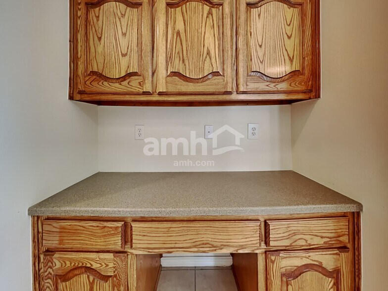 Building Photo - 1385 Tanglevine Dr