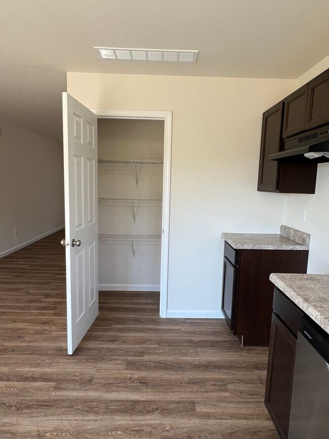 Building Photo - NEW 3 bed/2 bath with 1 car garage for lea...