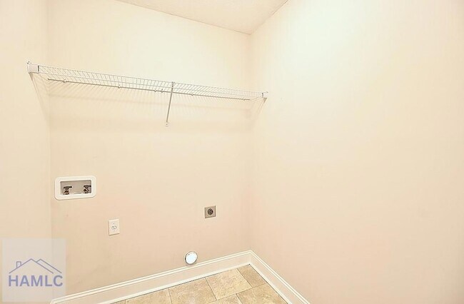 Building Photo - 220 Fairview Dr NE