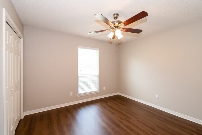 Building Photo - 11544 Oak Park Dr