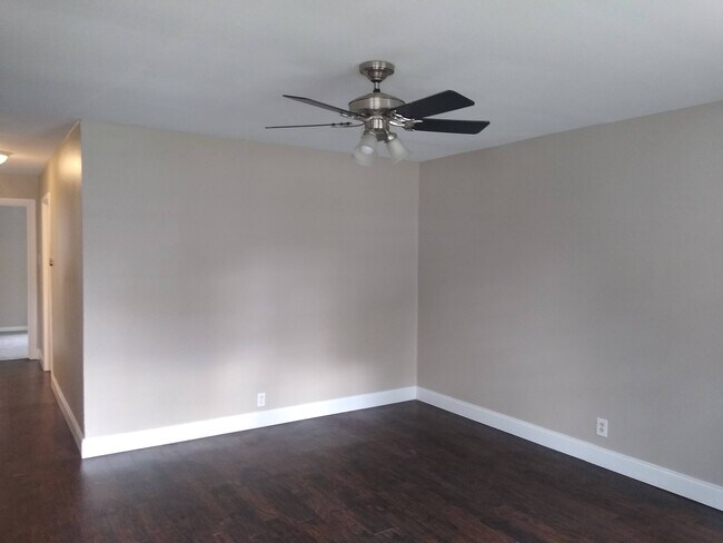 Great sized bedrooms! - 911 N 23 1/2 St