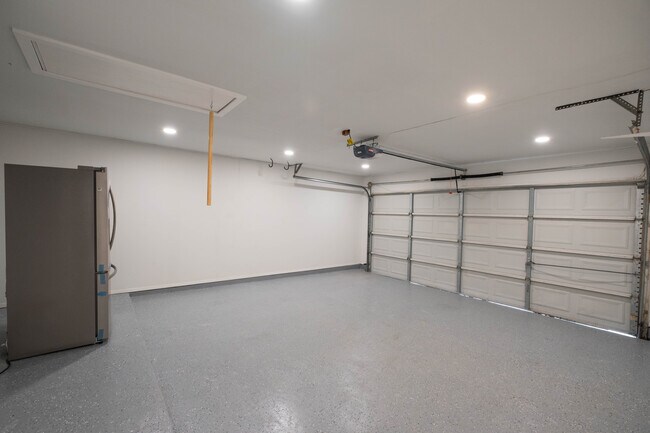 Building Photo - 1011 Bodgers Dr