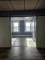 Building Photo - 9 E Main St