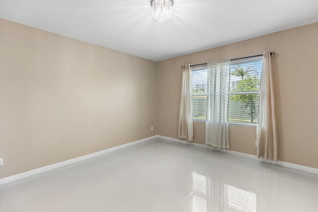 Building Photo - 11044 SW Vasari Way